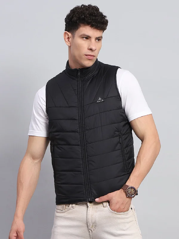 Functional Men's Ski JacketsMen Black Solid Mock Neck Sleeveless Jacket