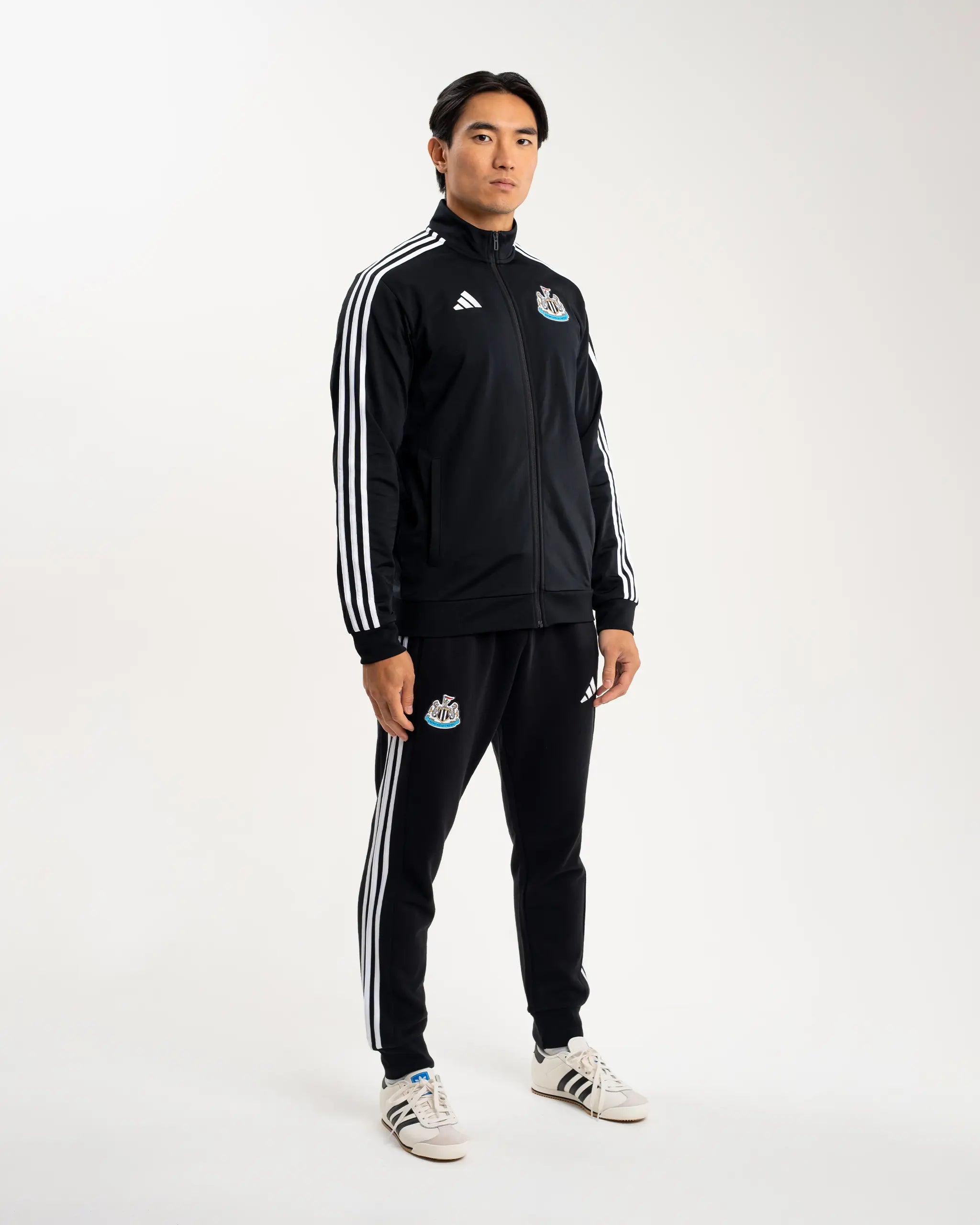 Men's Pants with Ripped and Distressed DetailsNewcastle United adidas DNA Sweatpants